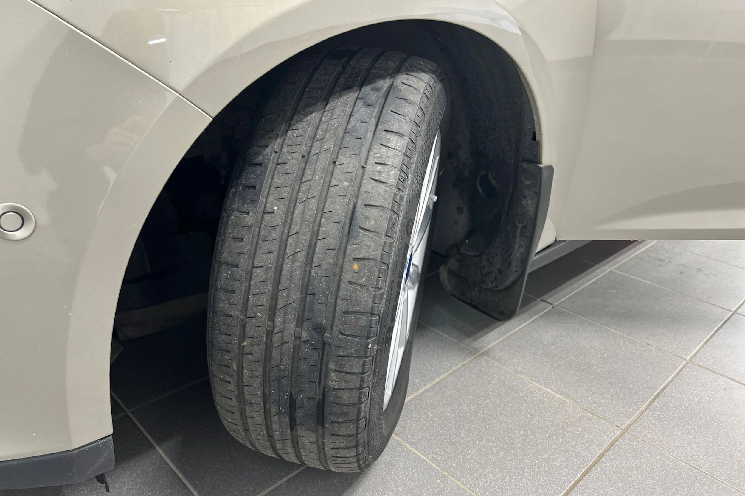 harmaa Ford Focus 2015 kuva 10.