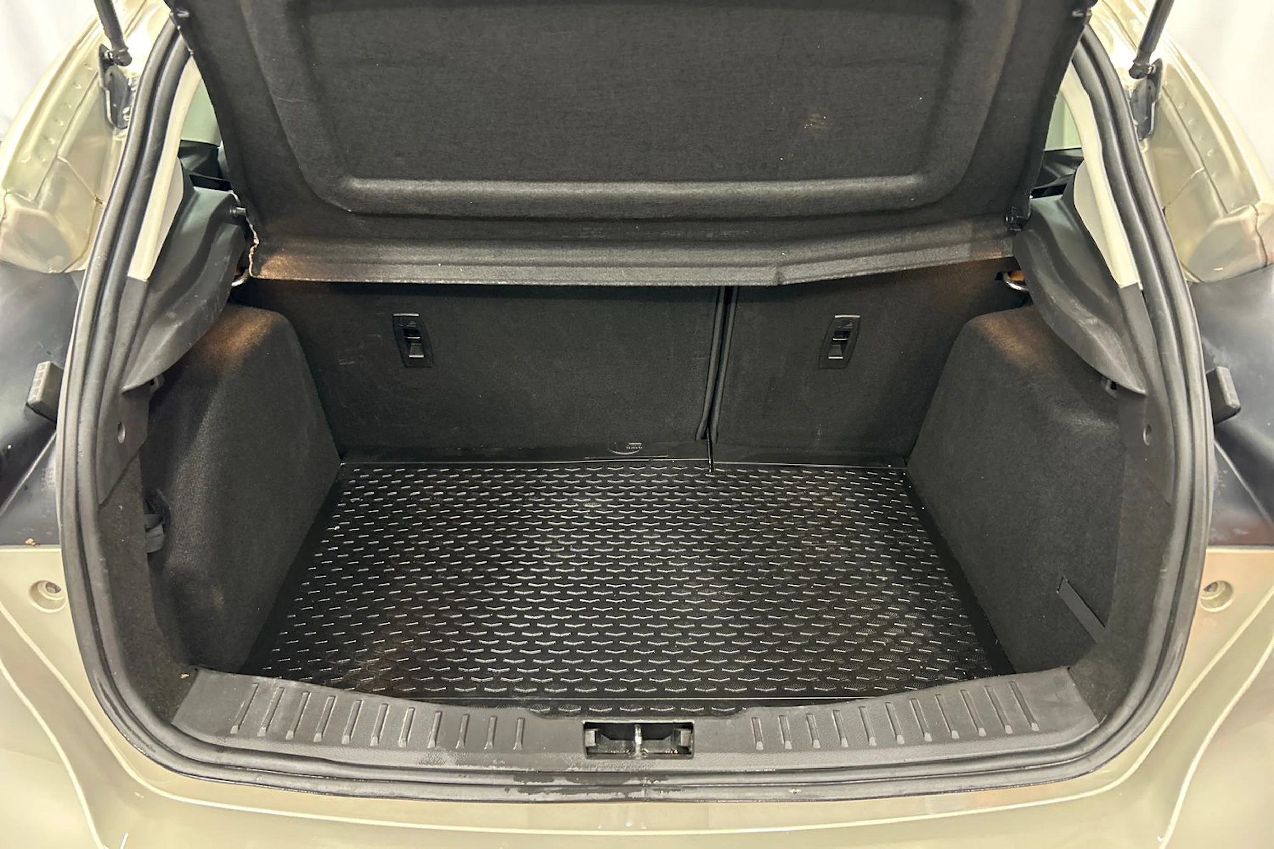 harmaa Ford Focus 2015 kuva 12.