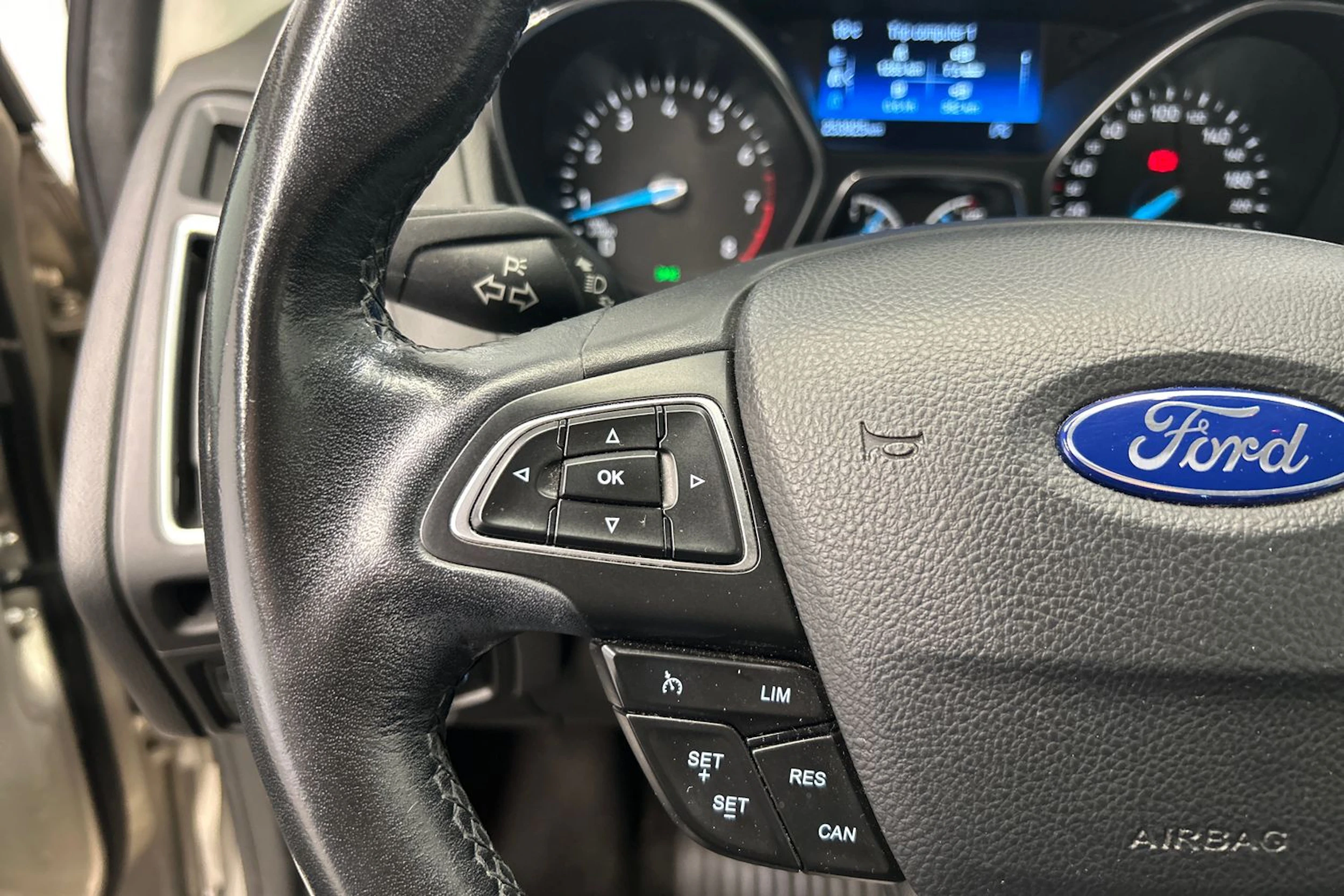 harmaa Ford Focus 2015 kuva 15.