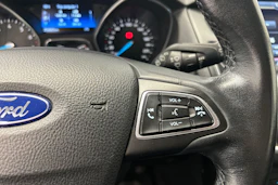 harmaa Ford Focus 2015 kuva 16.