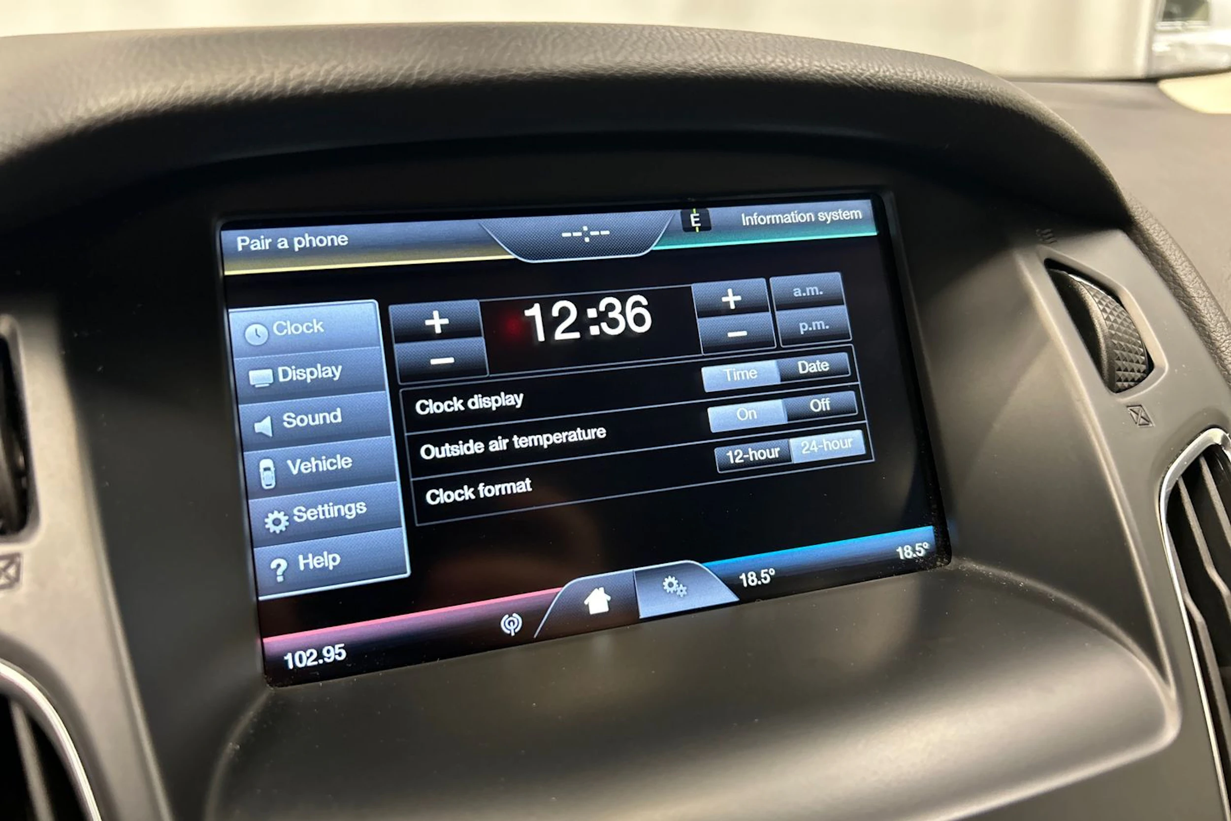 harmaa Ford Focus 2015 kuva 17.