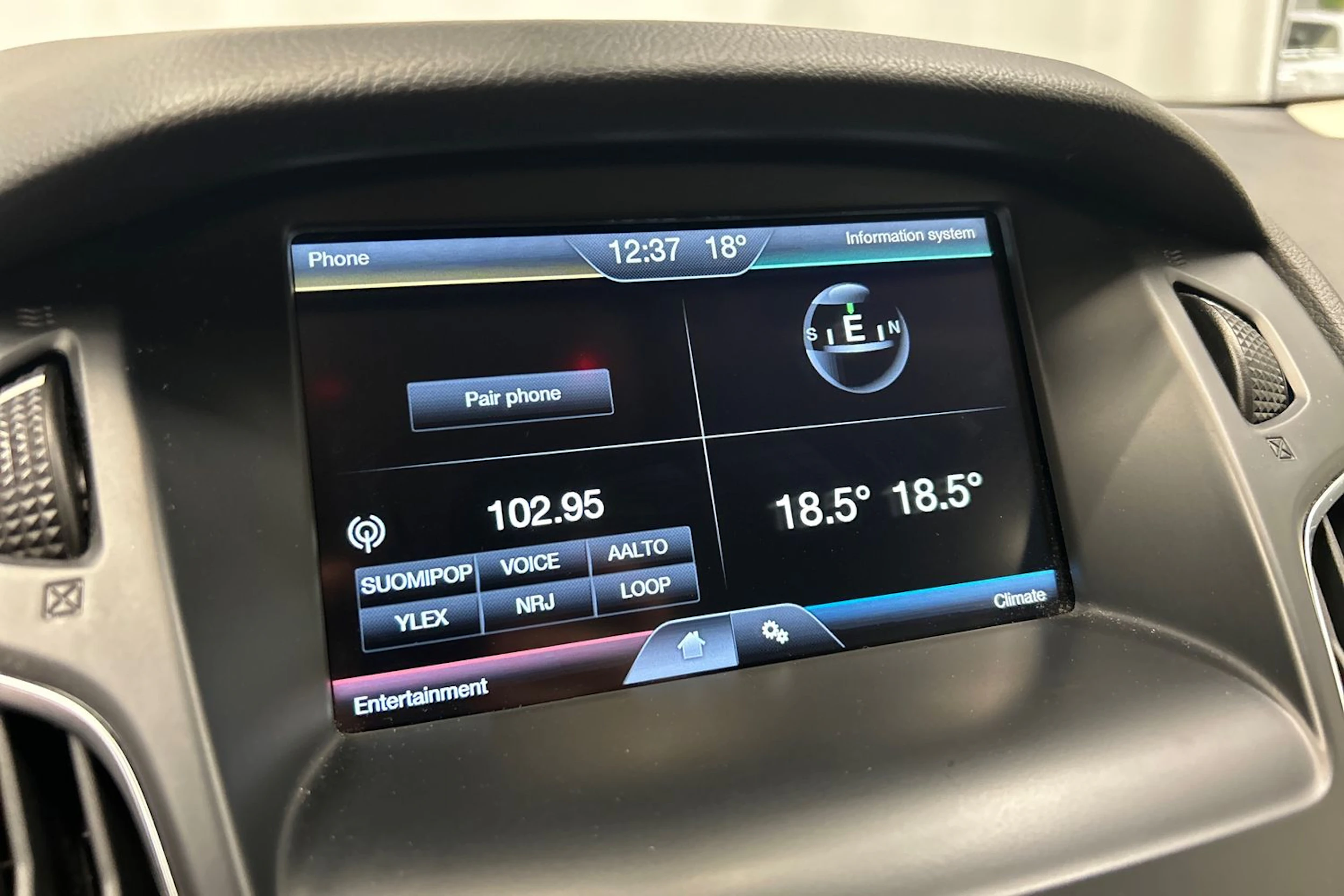 harmaa Ford Focus 2015 kuva 18.
