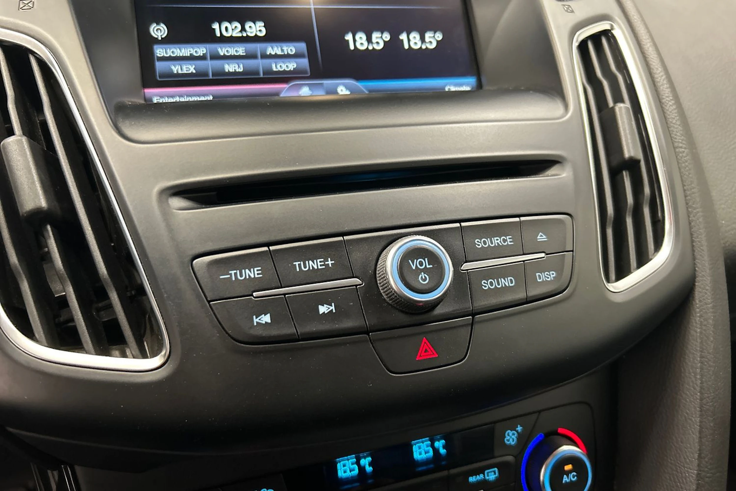 harmaa Ford Focus 2015 kuva 19.