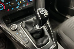 harmaa Ford Focus 2015 kuva 21.