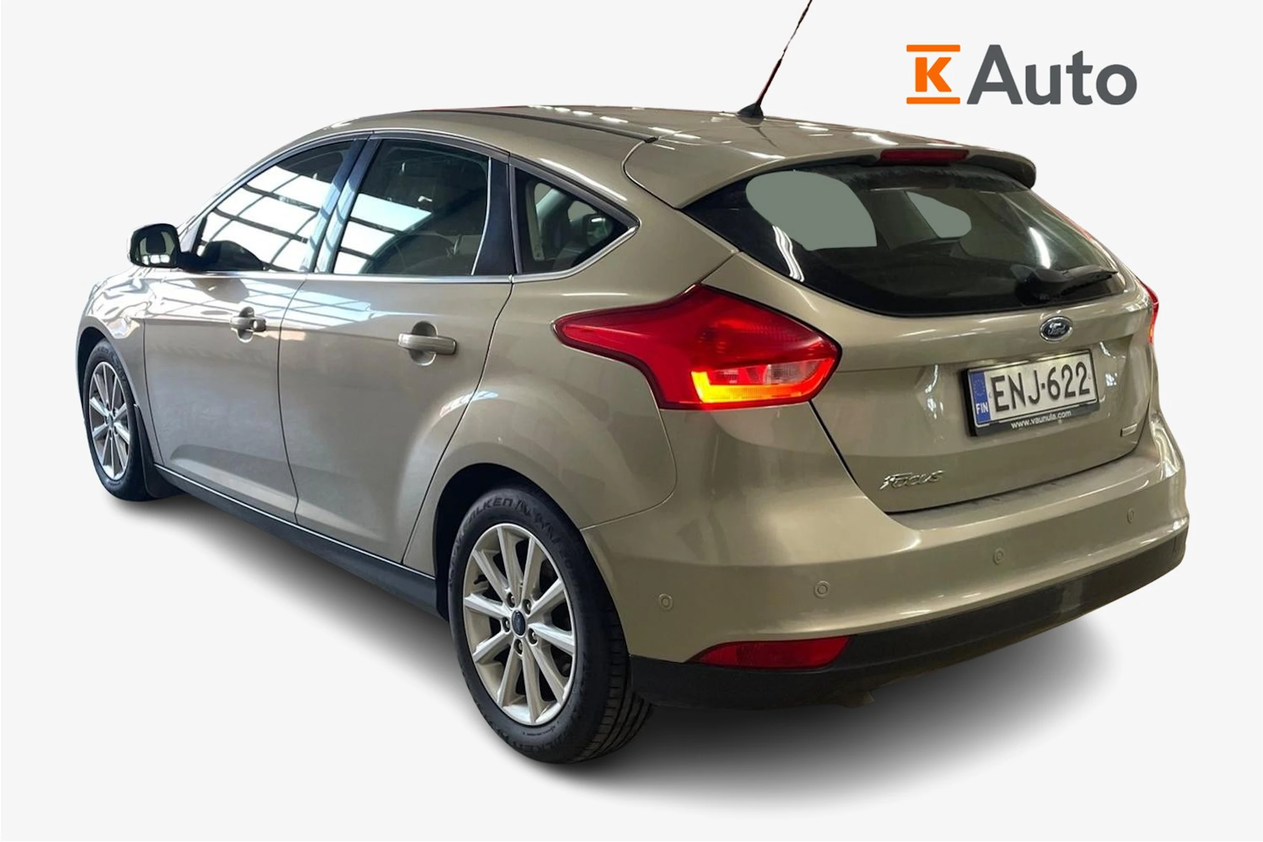 Harmaa Ford FOCUS 2015 kuva 2.