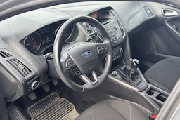 harmaa Ford Focus 2015 kuva 3.