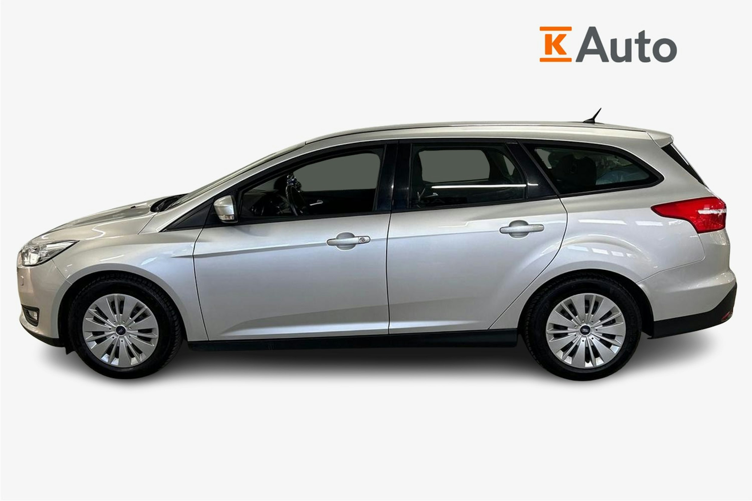 harmaa Ford Focus 2015 kuva 6.