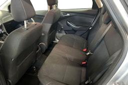 harmaa Ford Focus 2015 kuva 10.