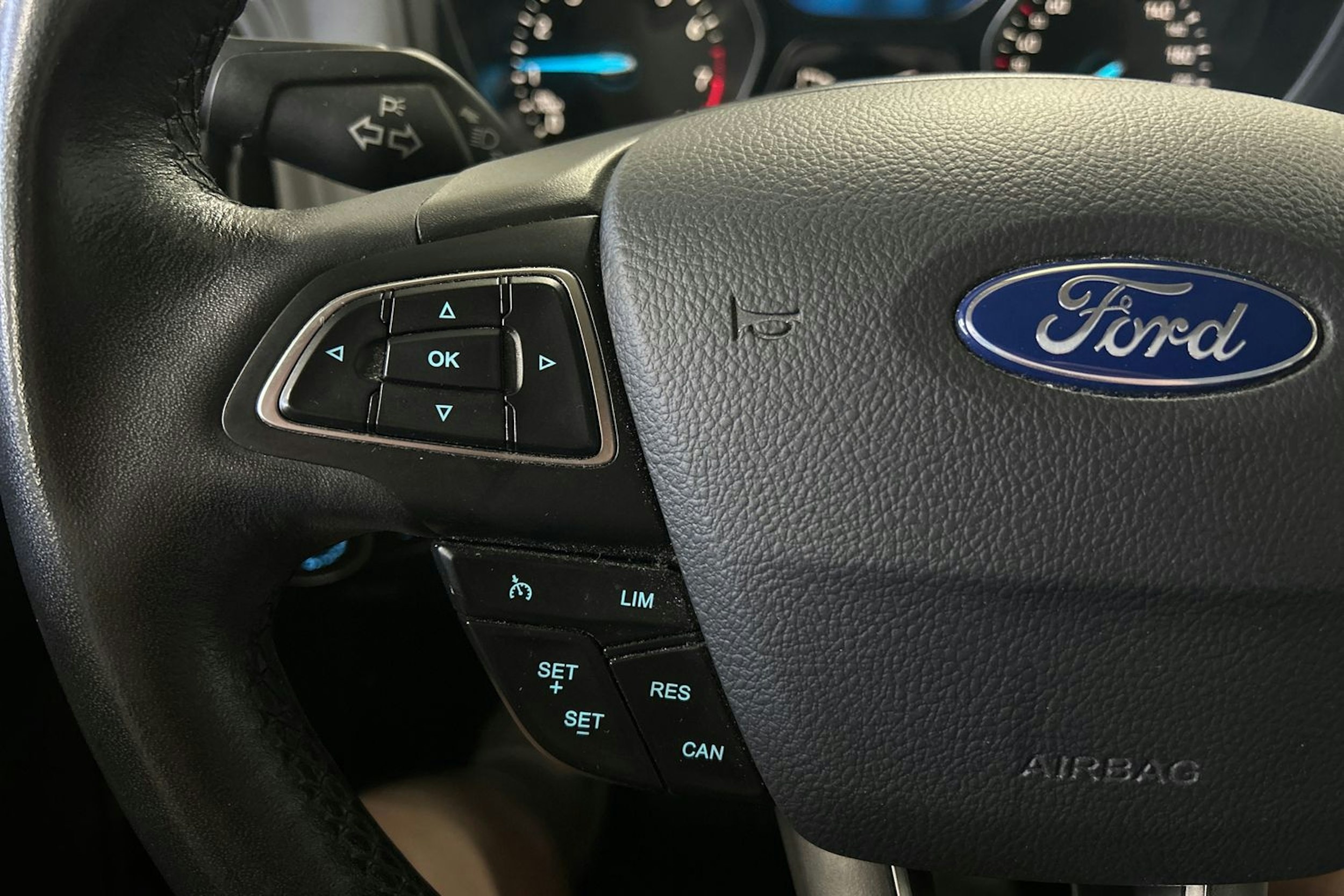 harmaa Ford Focus 2015 kuva 16.