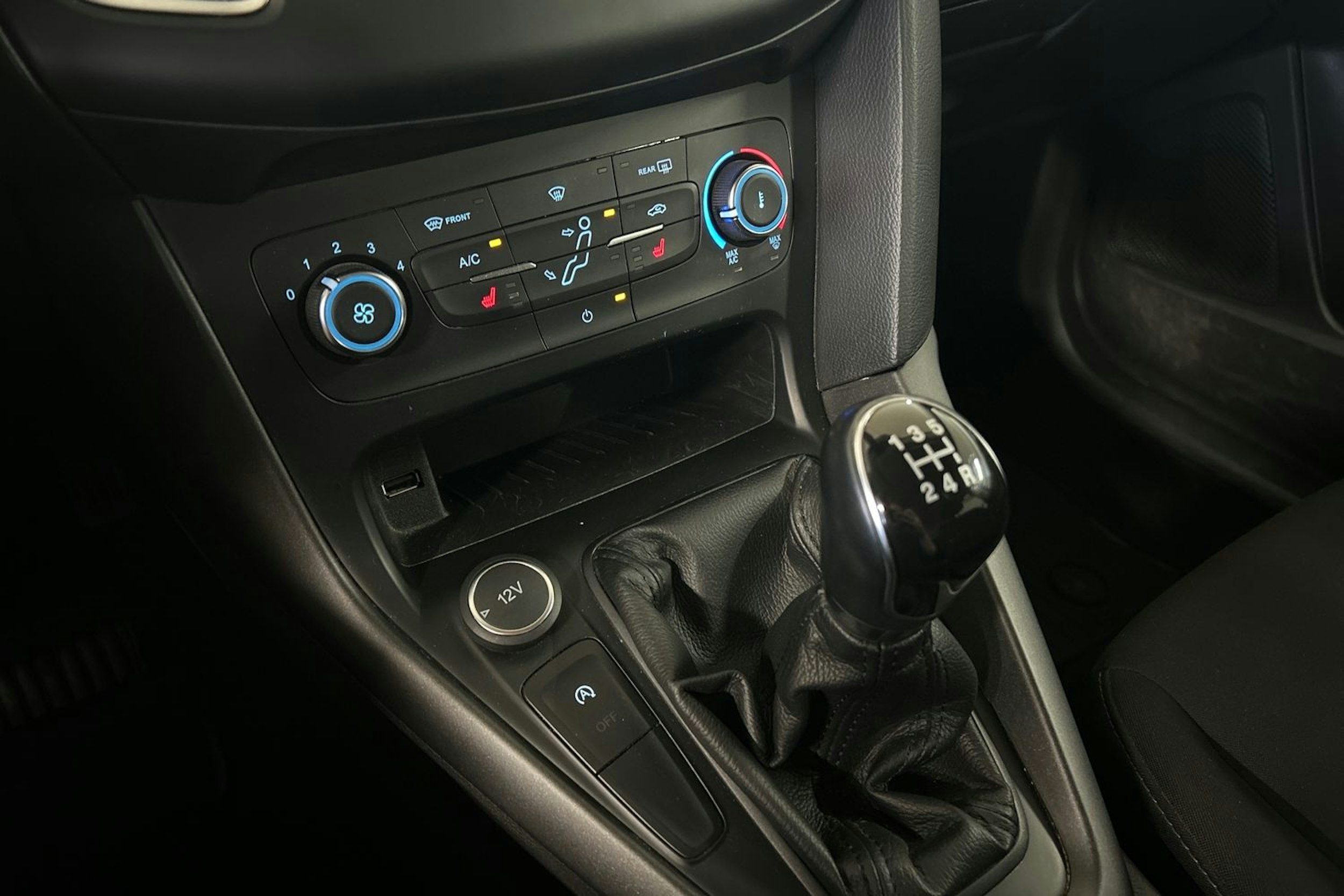 harmaa Ford Focus 2015 kuva 20.