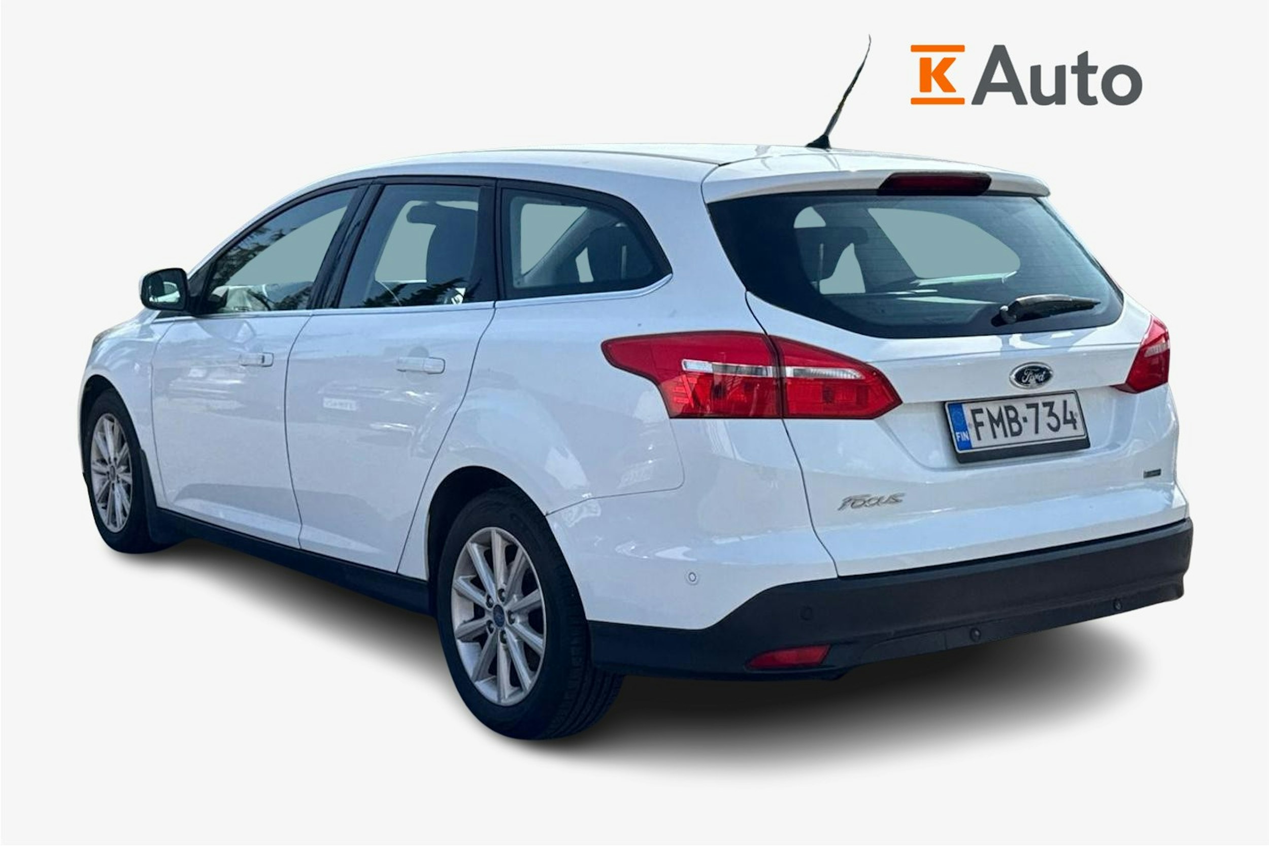 valkoinen Ford Focus 2015 kuva 2.