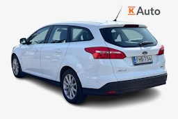 valkoinen Ford Focus 2015 kuva 2.