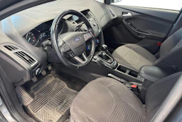 harmaa Ford Focus 2015 kuva 3.
