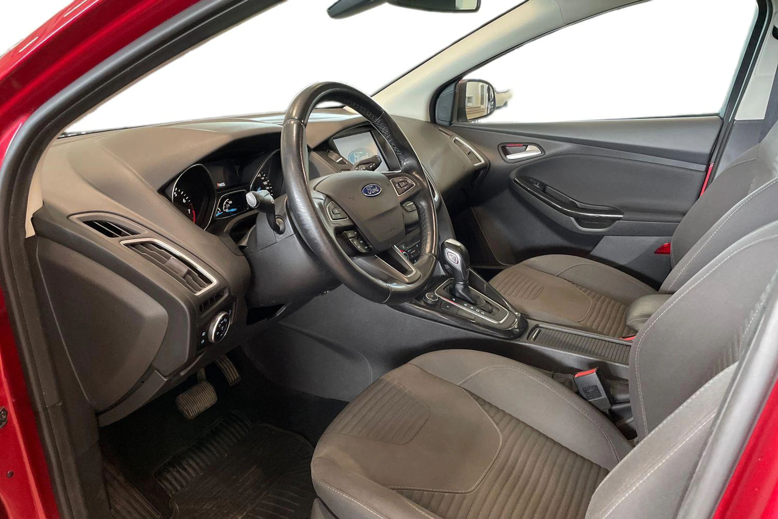 punainen Ford Focus 2015 kuva 6.