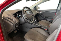 punainen Ford Focus 2015 kuva 6.
