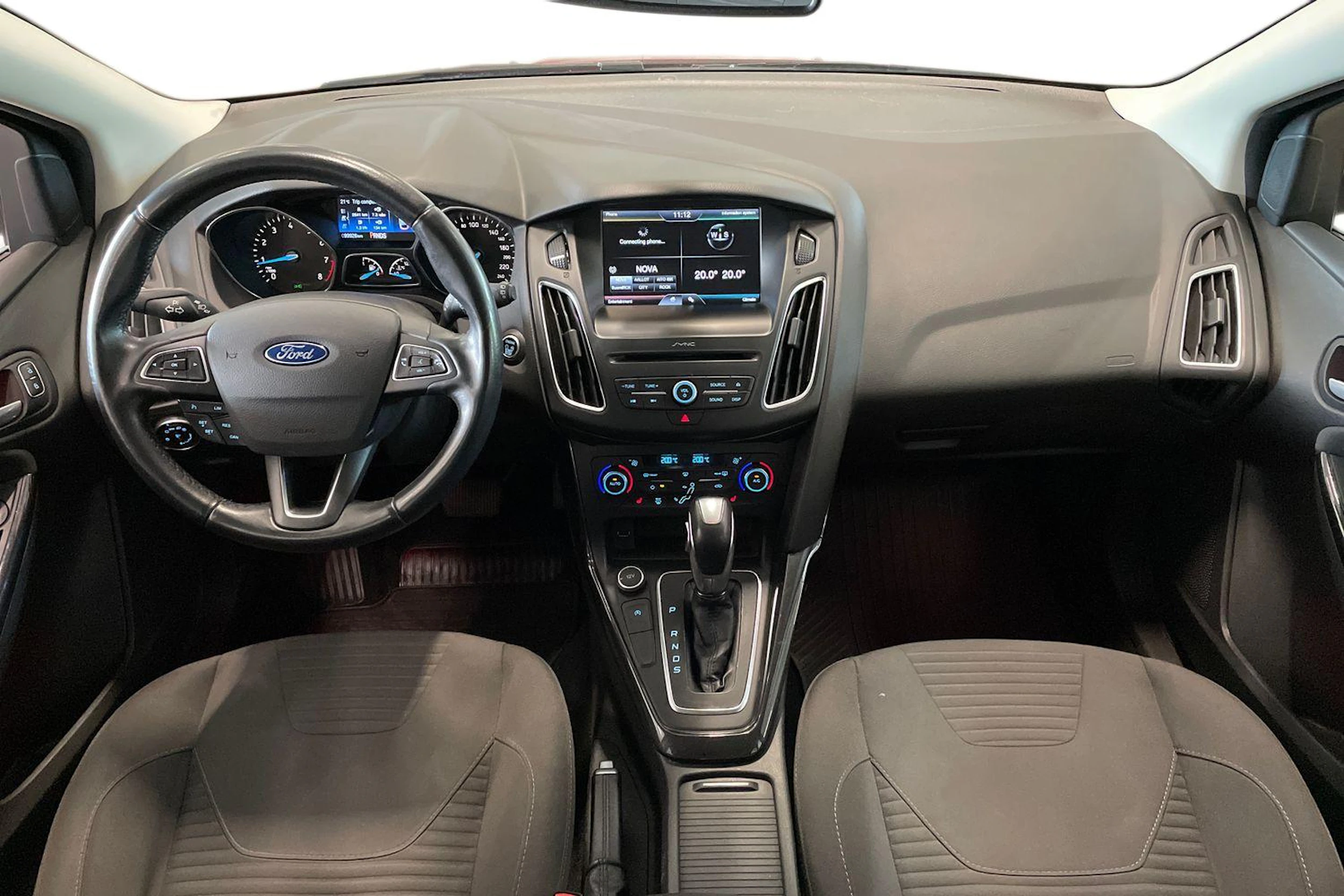punainen Ford Focus 2015 kuva 7.