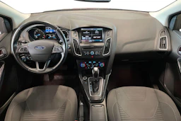 punainen Ford Focus 2015 kuva 7.