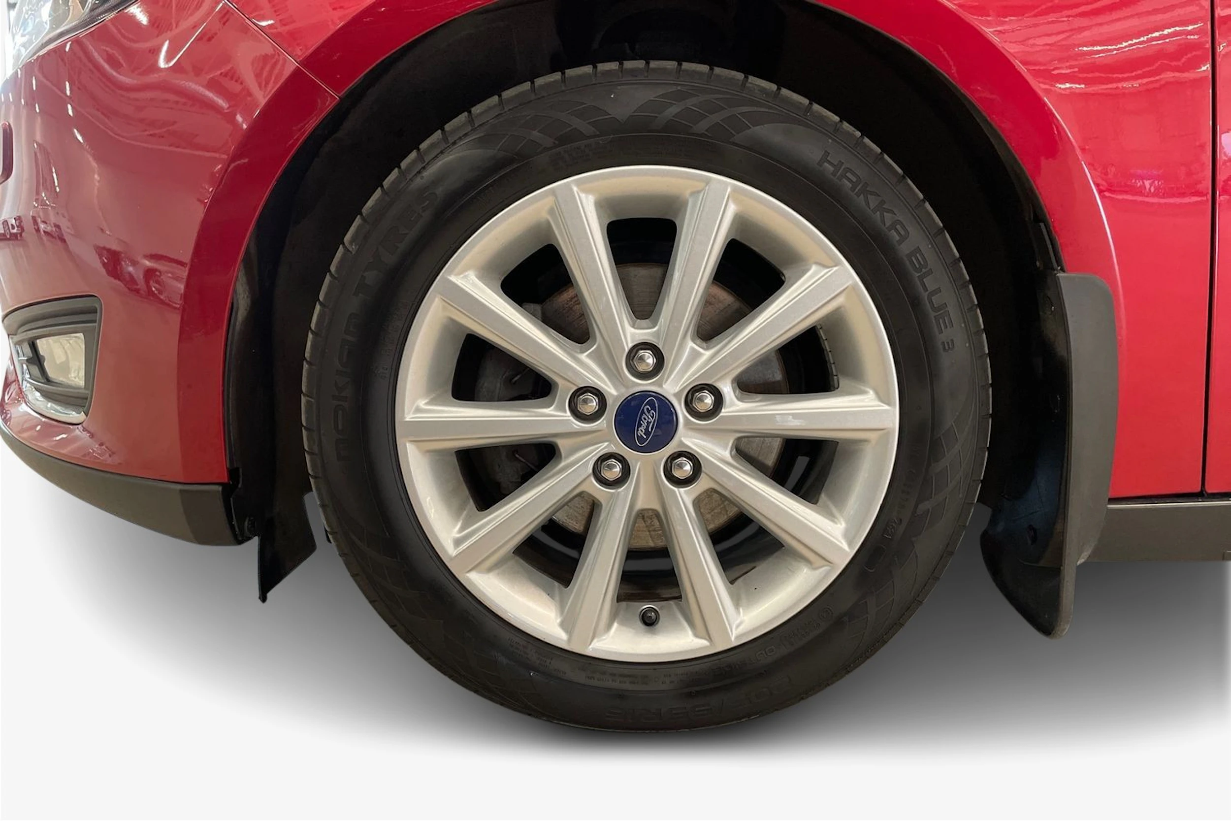 punainen Ford Focus 2015 kuva 9.