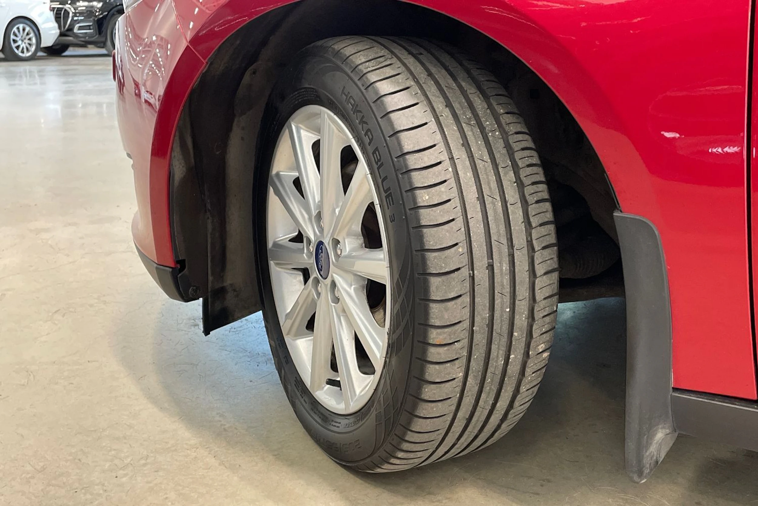 punainen Ford Focus 2015 kuva 10.