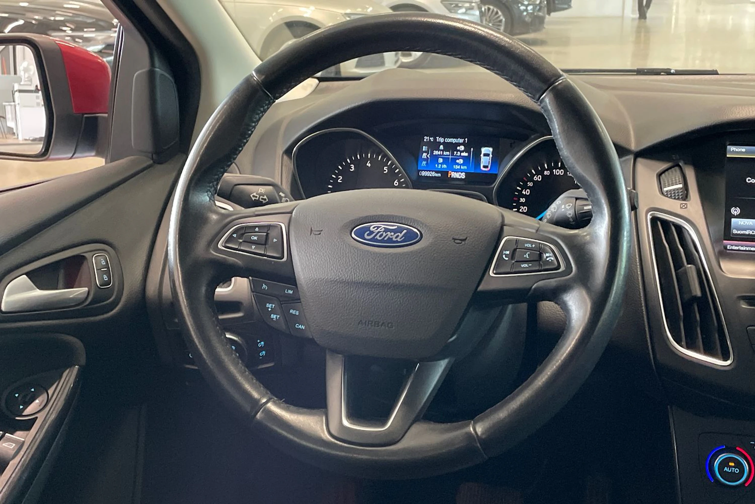 punainen Ford Focus 2015 kuva 12.