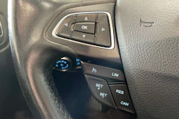 punainen Ford Focus 2015 kuva 15.
