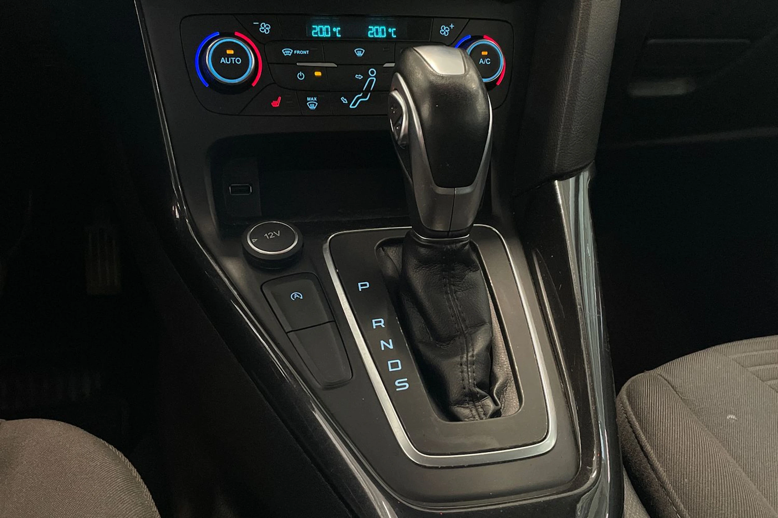 punainen Ford Focus 2015 kuva 20.