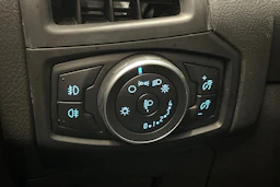 punainen Ford Focus 2015 kuva 21.