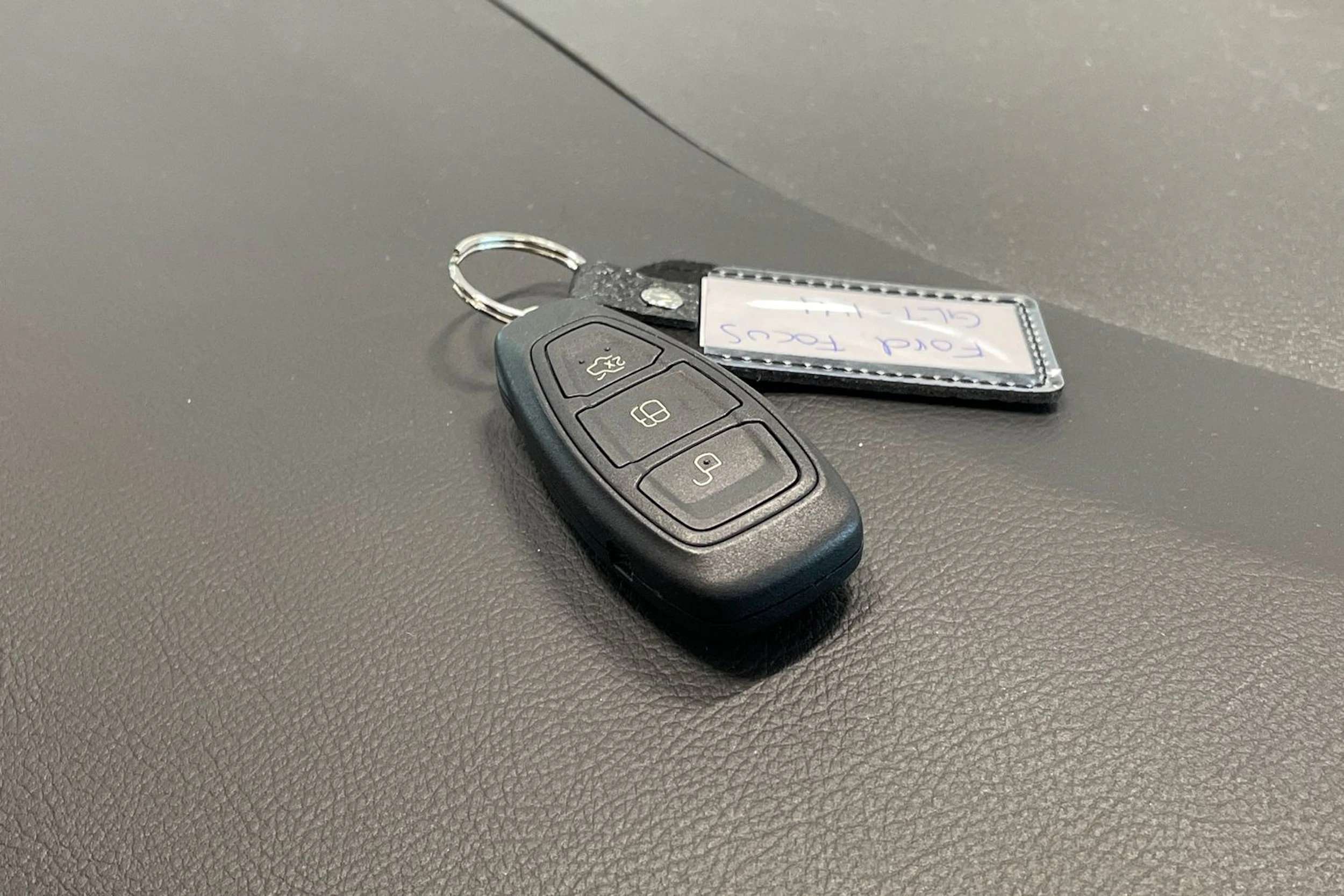 punainen Ford Focus 2015 kuva 24.