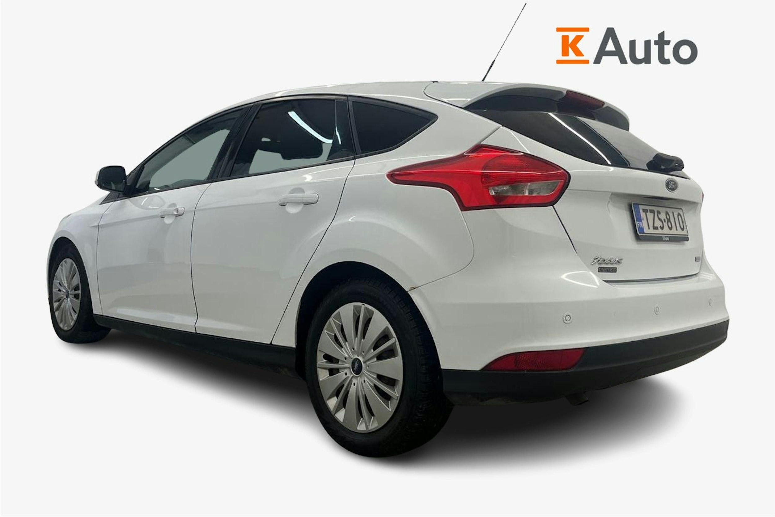 Valkoinen Ford FOCUS 2015 kuva 2.