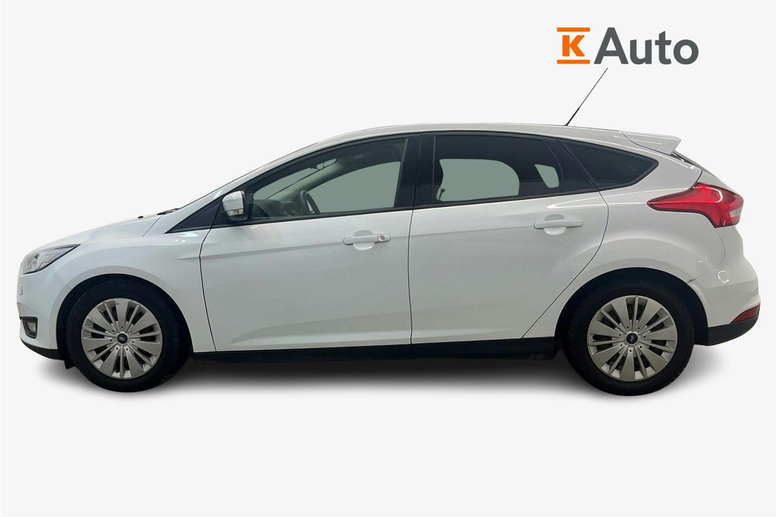 Valkoinen Ford FOCUS 2015 kuva 6.
