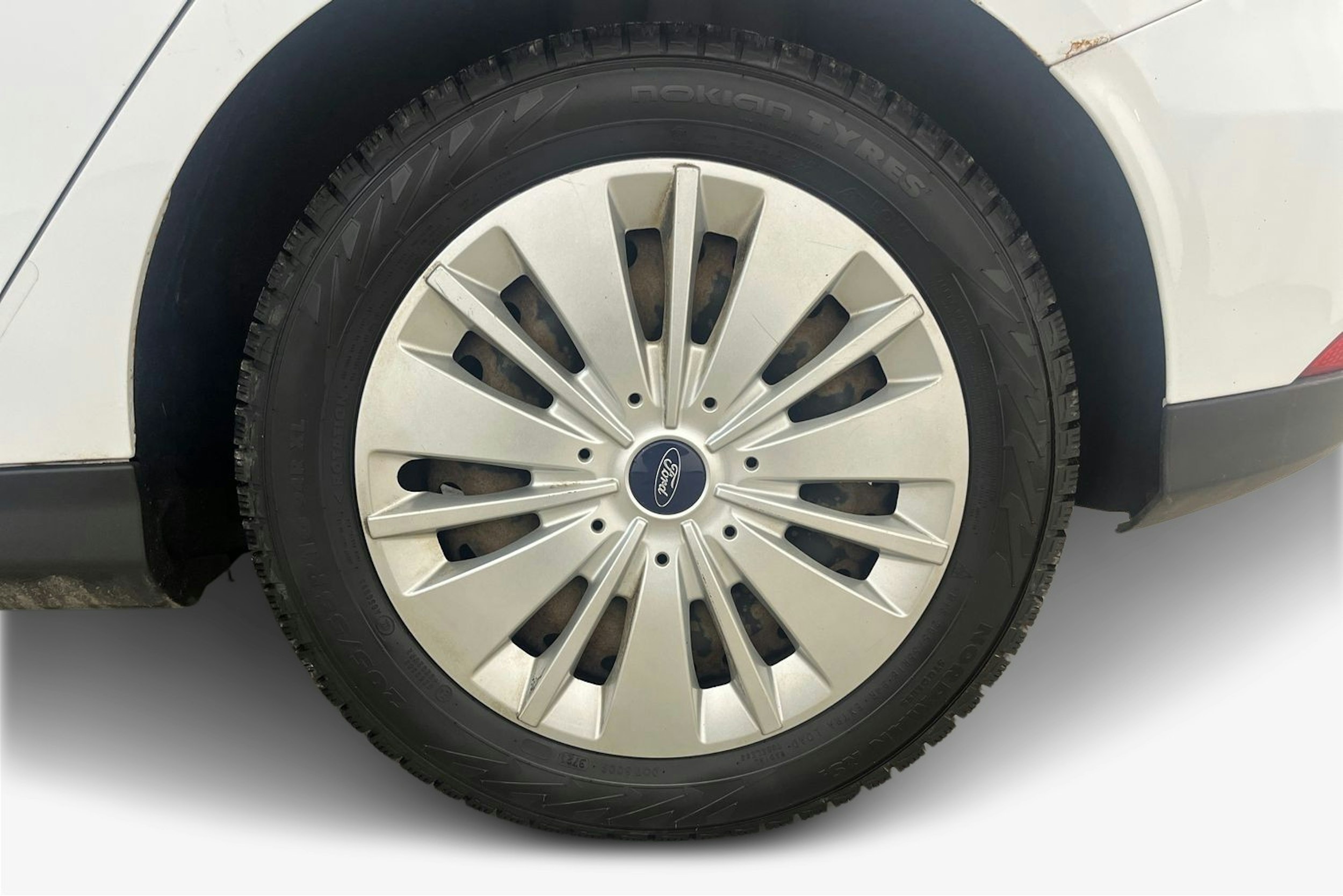 Valkoinen Ford FOCUS 2015 kuva 11.