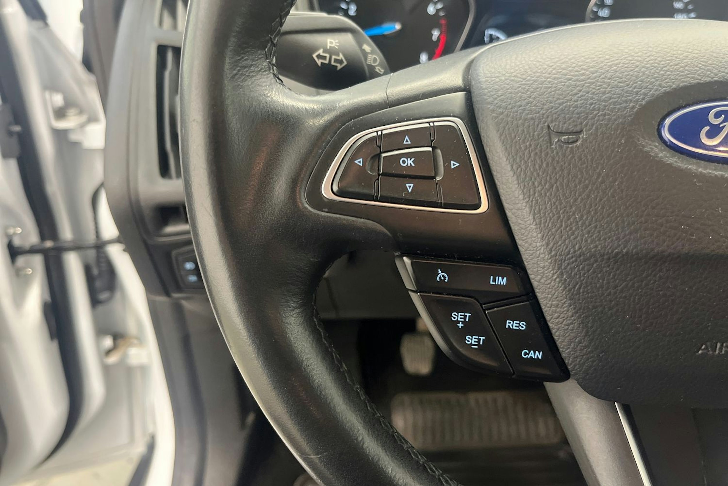 Valkoinen Ford FOCUS 2015 kuva 15.