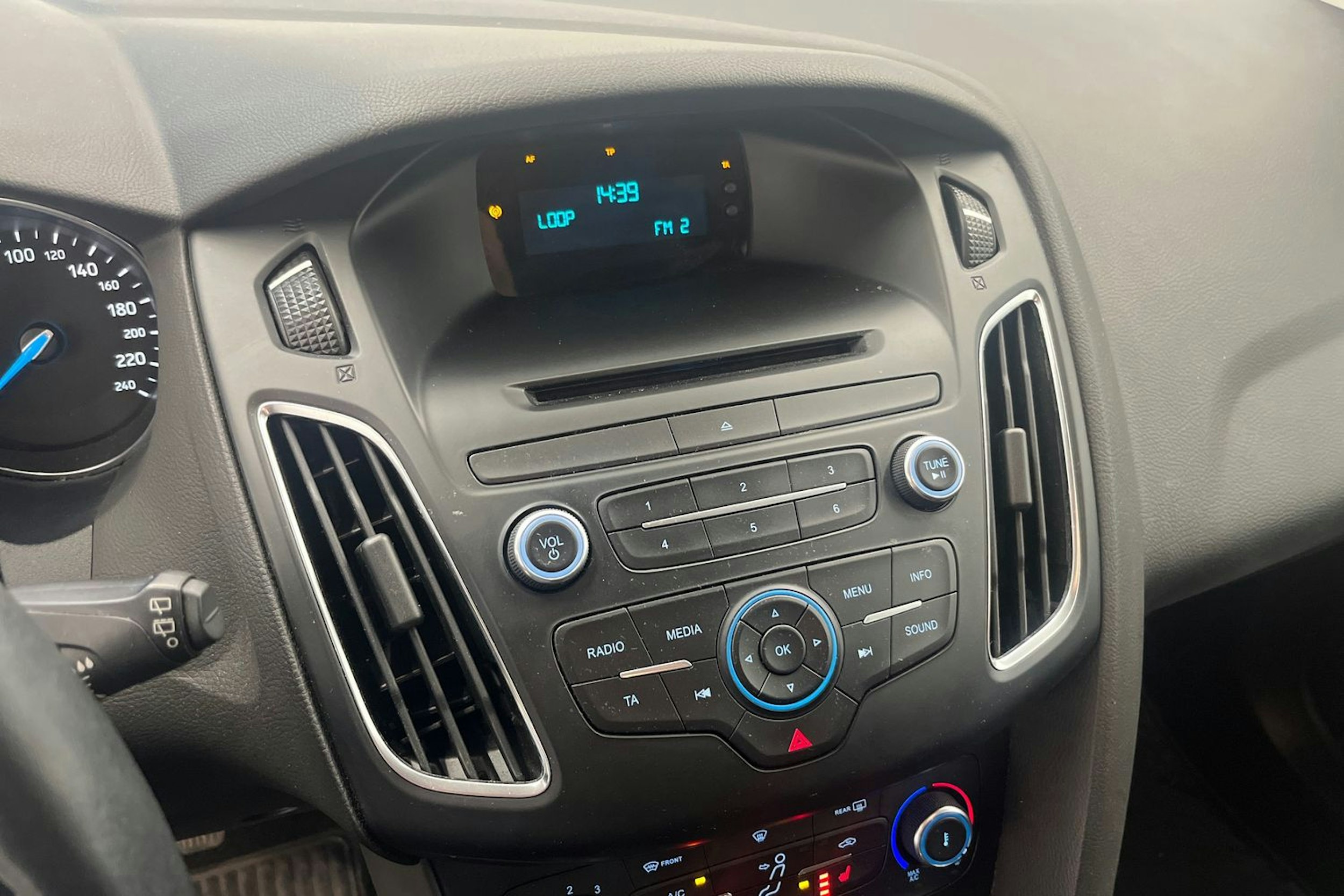 Valkoinen Ford FOCUS 2015 kuva 17.