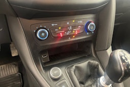 Valkoinen Ford FOCUS 2015 kuva 18.