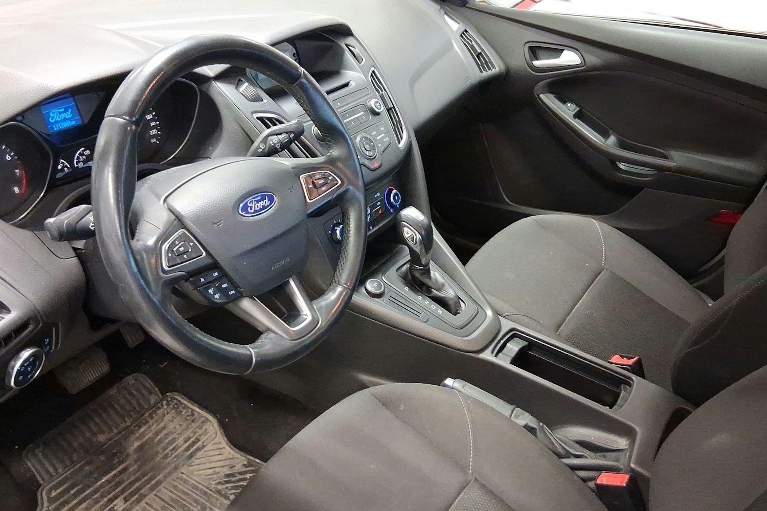 harmaa Ford Focus 2015 kuva 3.