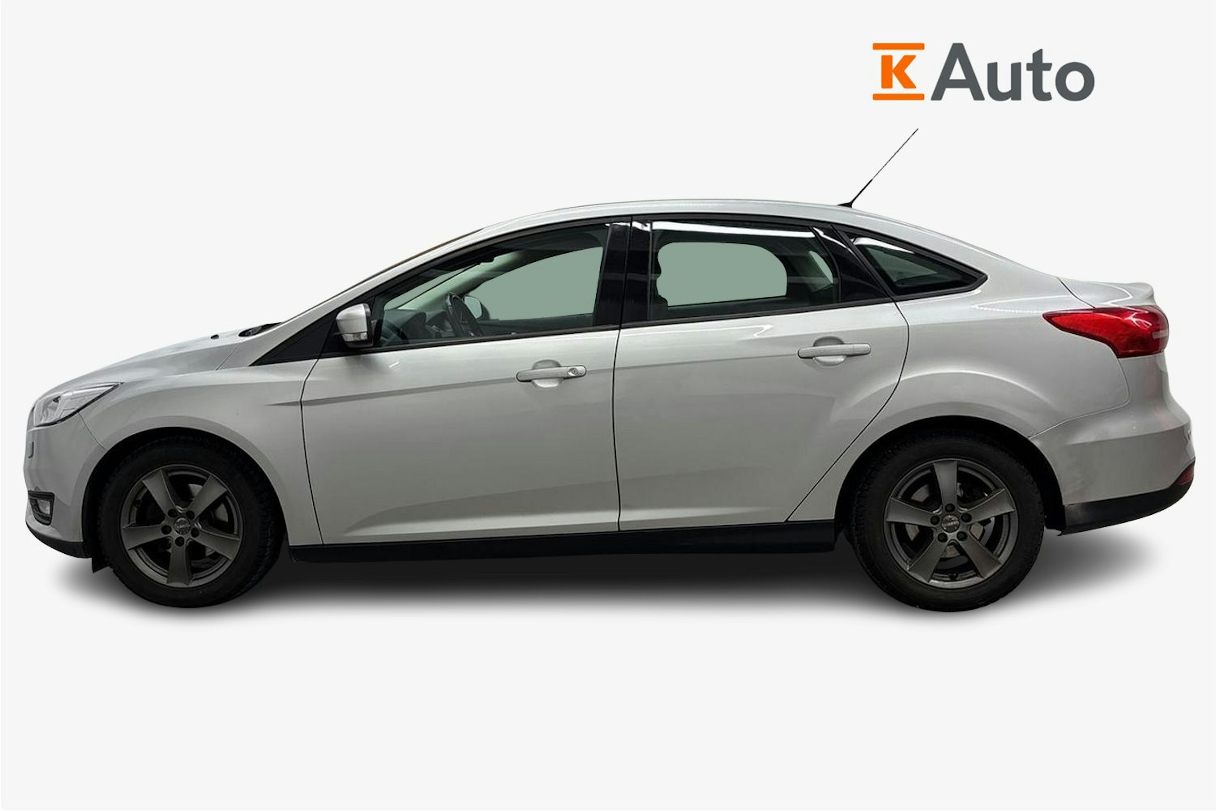 harmaa Ford Focus 2015 kuva 6.