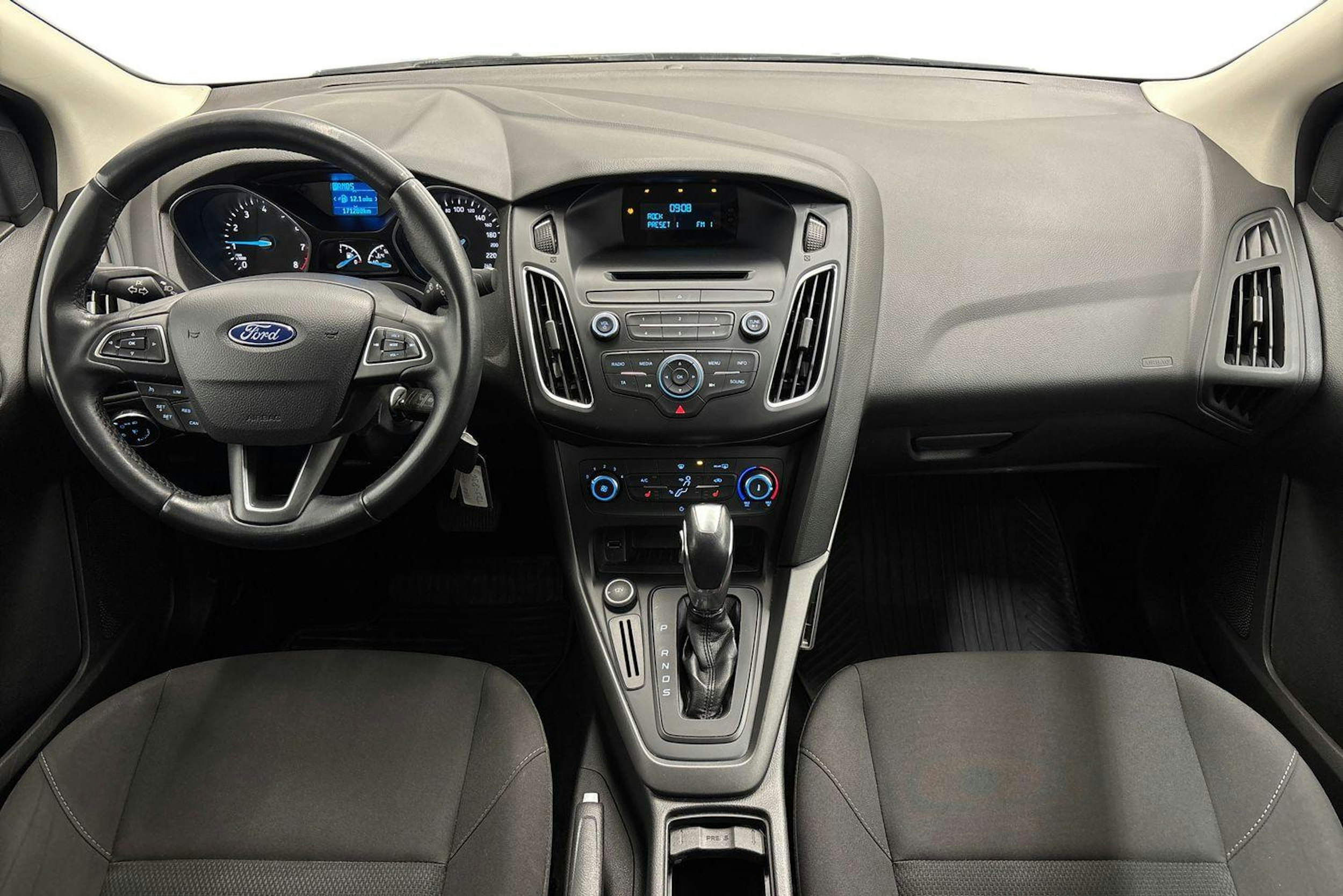 harmaa Ford Focus 2015 kuva 9.