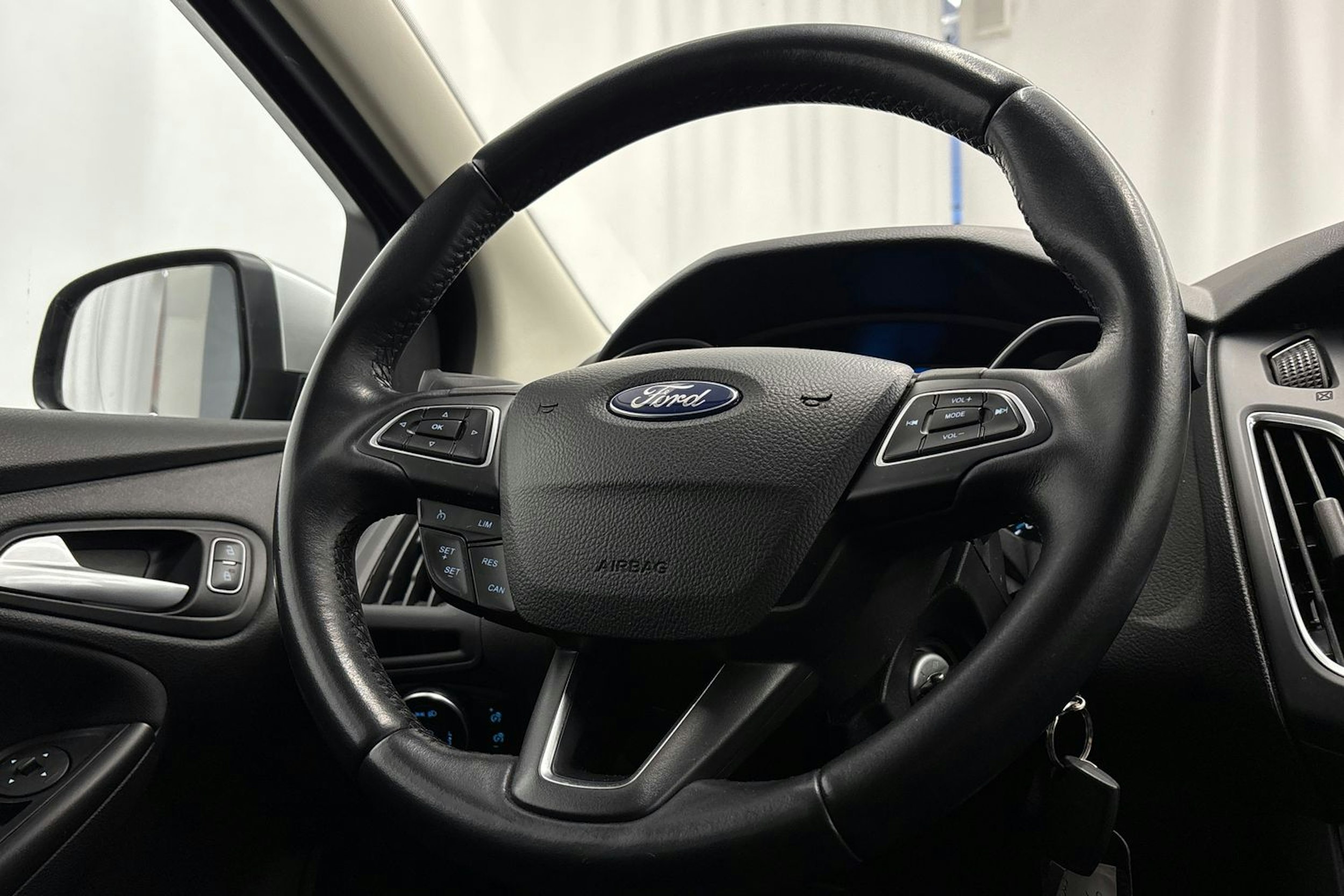 harmaa Ford Focus 2015 kuva 15.
