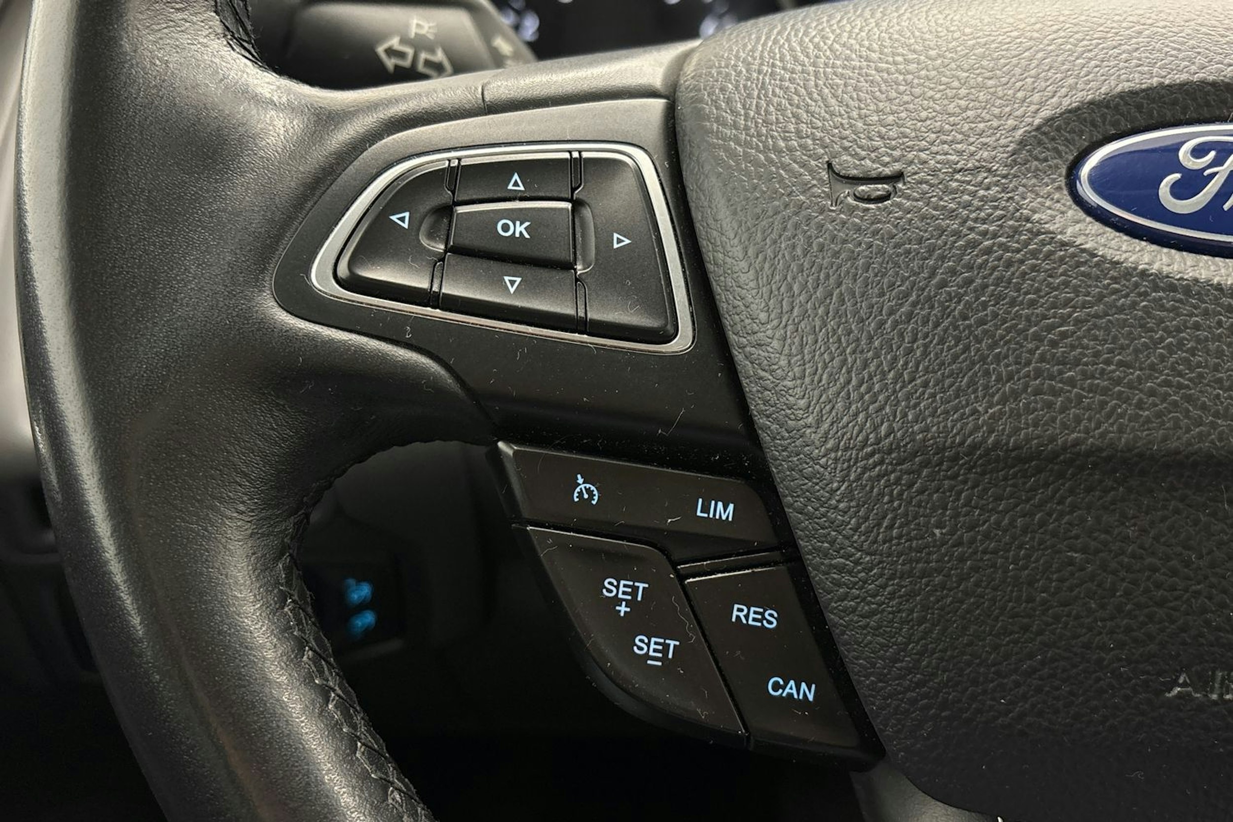 harmaa Ford Focus 2015 kuva 16.