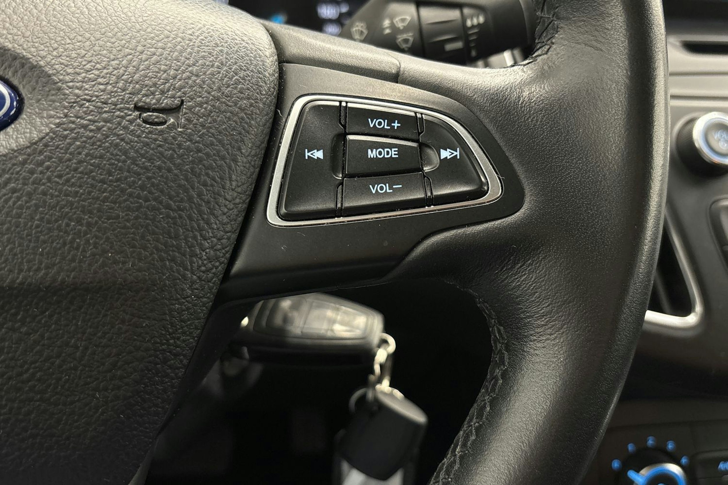 harmaa Ford Focus 2015 kuva 17.