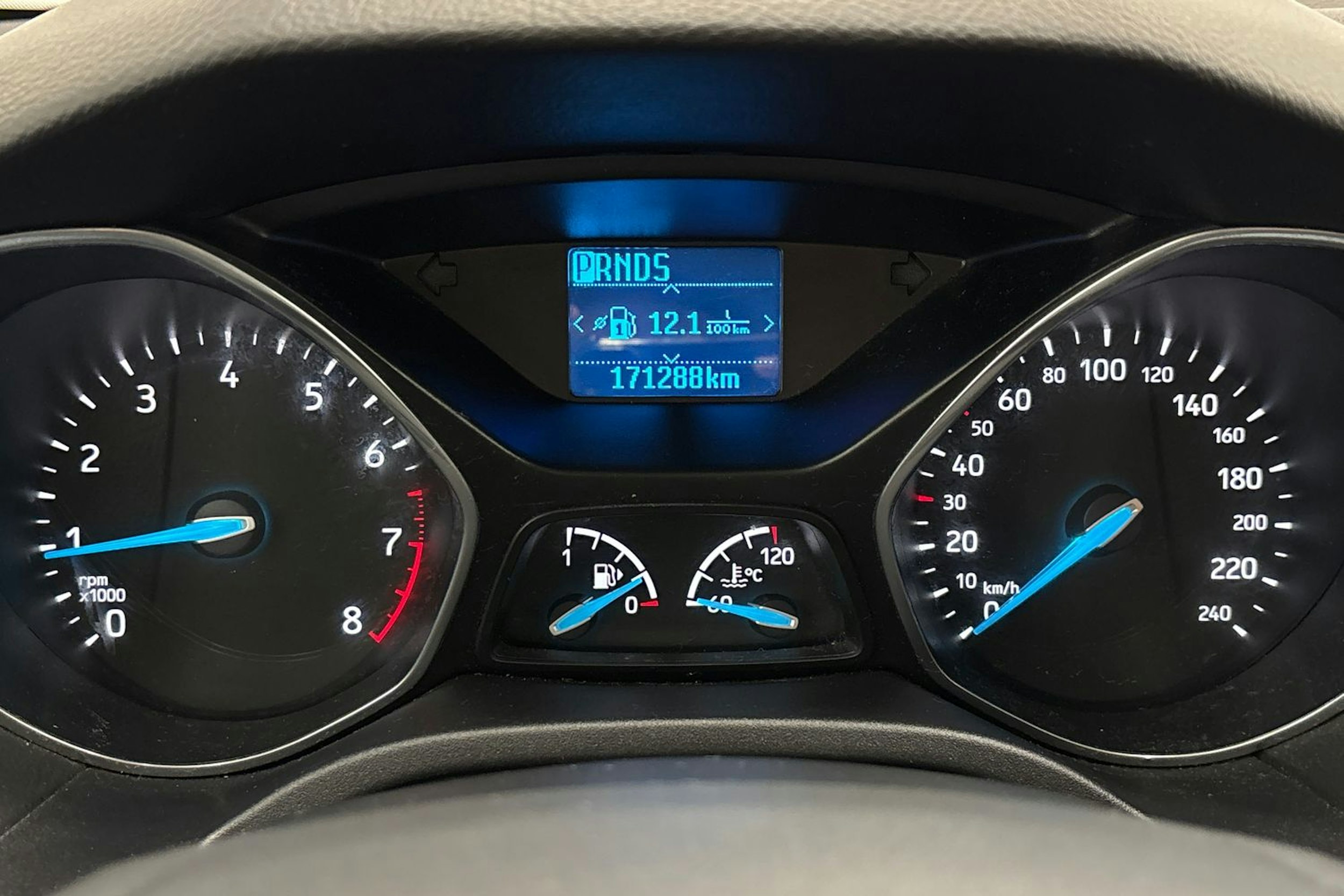 harmaa Ford Focus 2015 kuva 18.