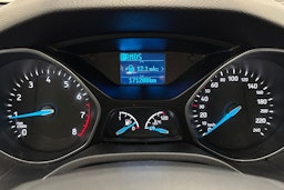 harmaa Ford Focus 2015 kuva 18.