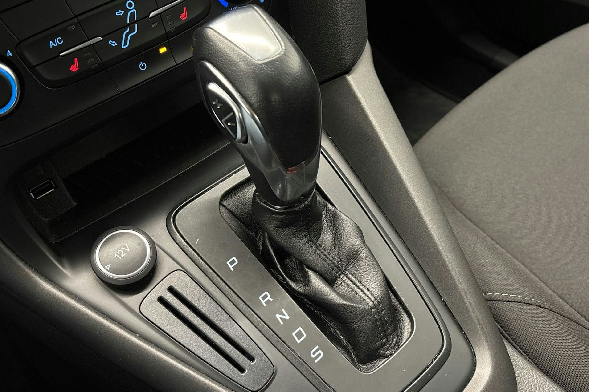 harmaa Ford Focus 2015 kuva 21.