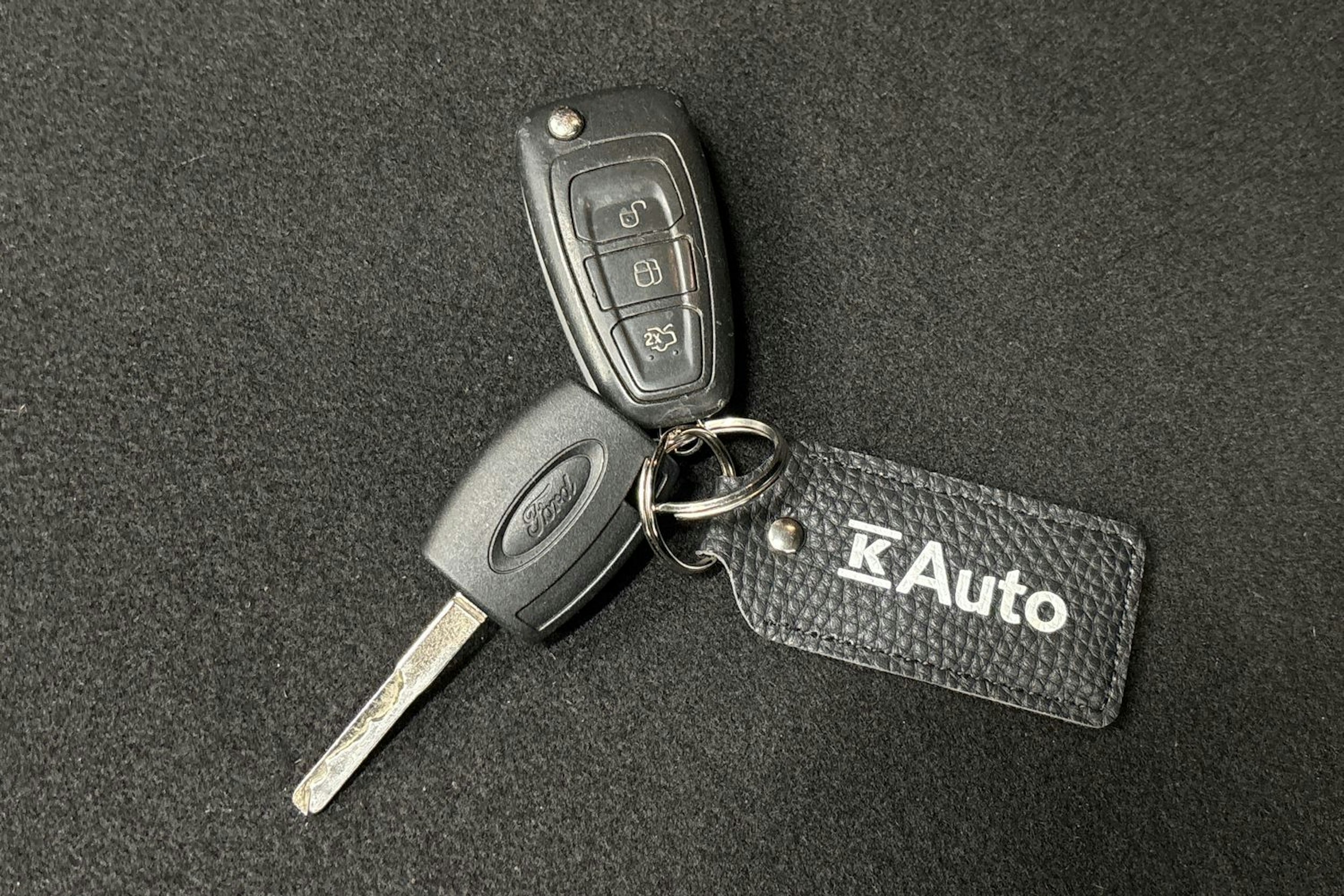 harmaa Ford Focus 2015 kuva 23.