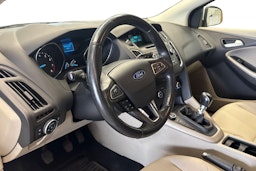valkoinen Ford Focus 2015 kuva 7.