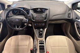valkoinen Ford Focus 2015 kuva 9.