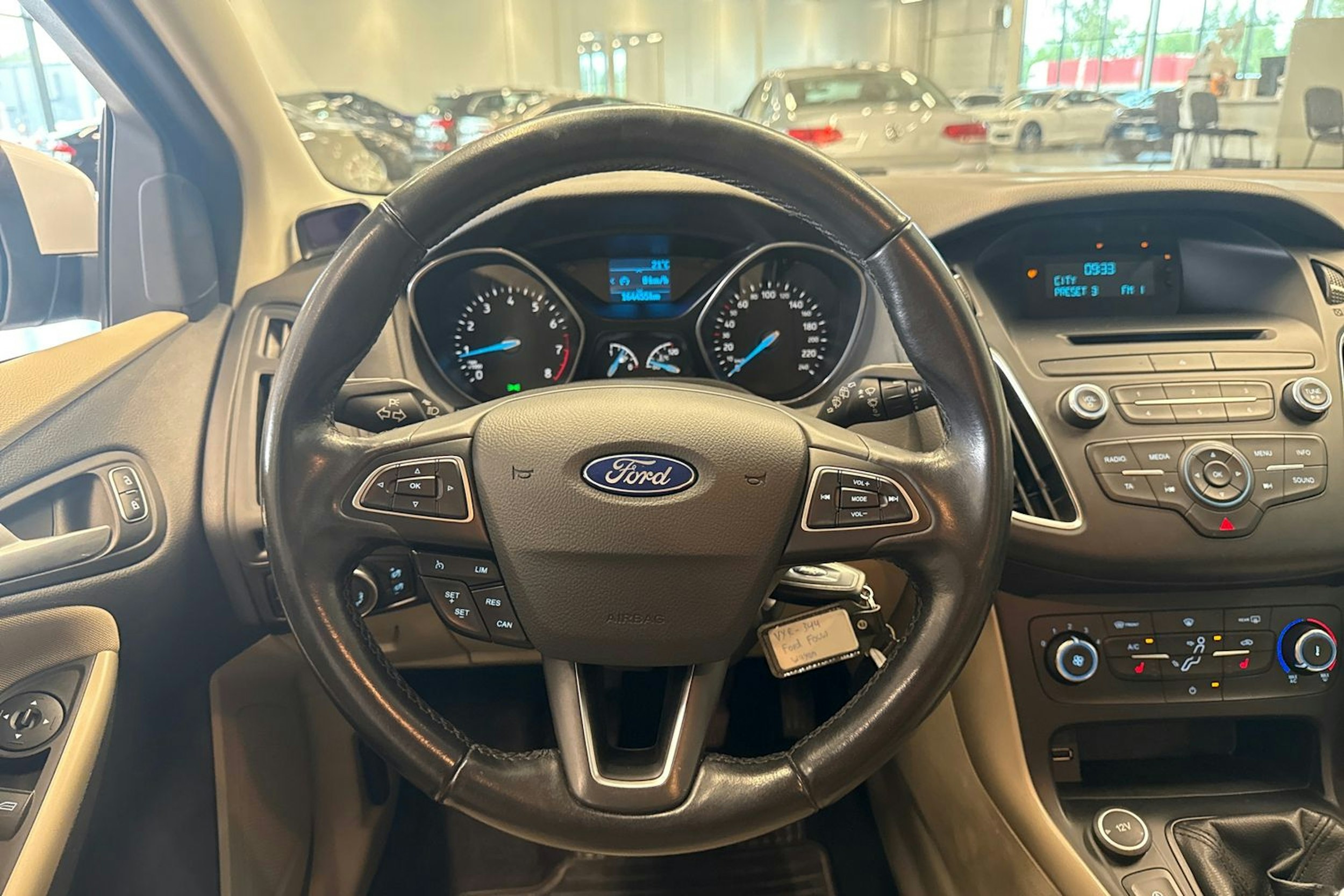 valkoinen Ford Focus 2015 kuva 14.