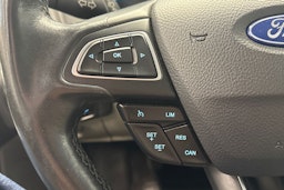 valkoinen Ford Focus 2015 kuva 15.