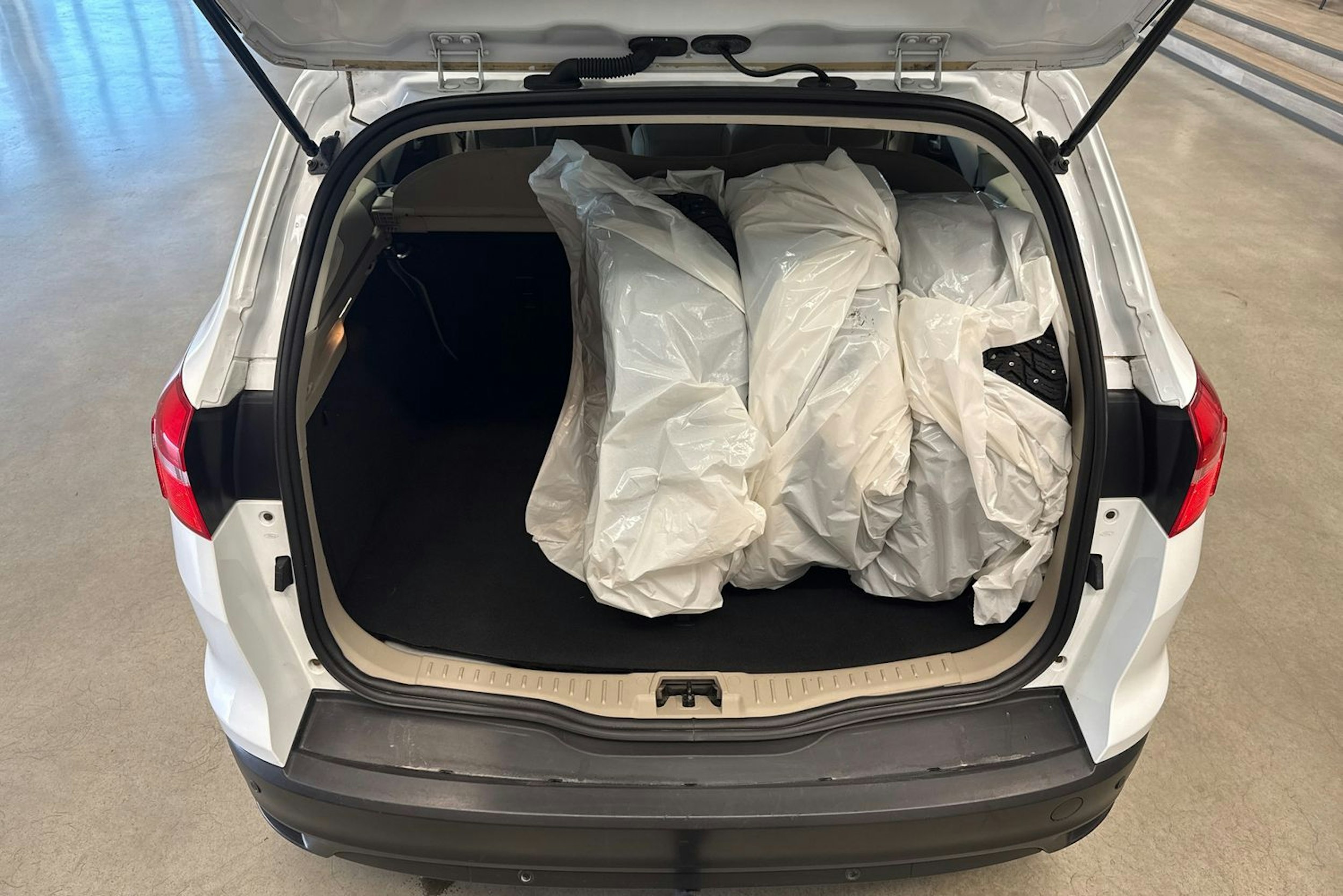 valkoinen Ford Focus 2015 kuva 22.