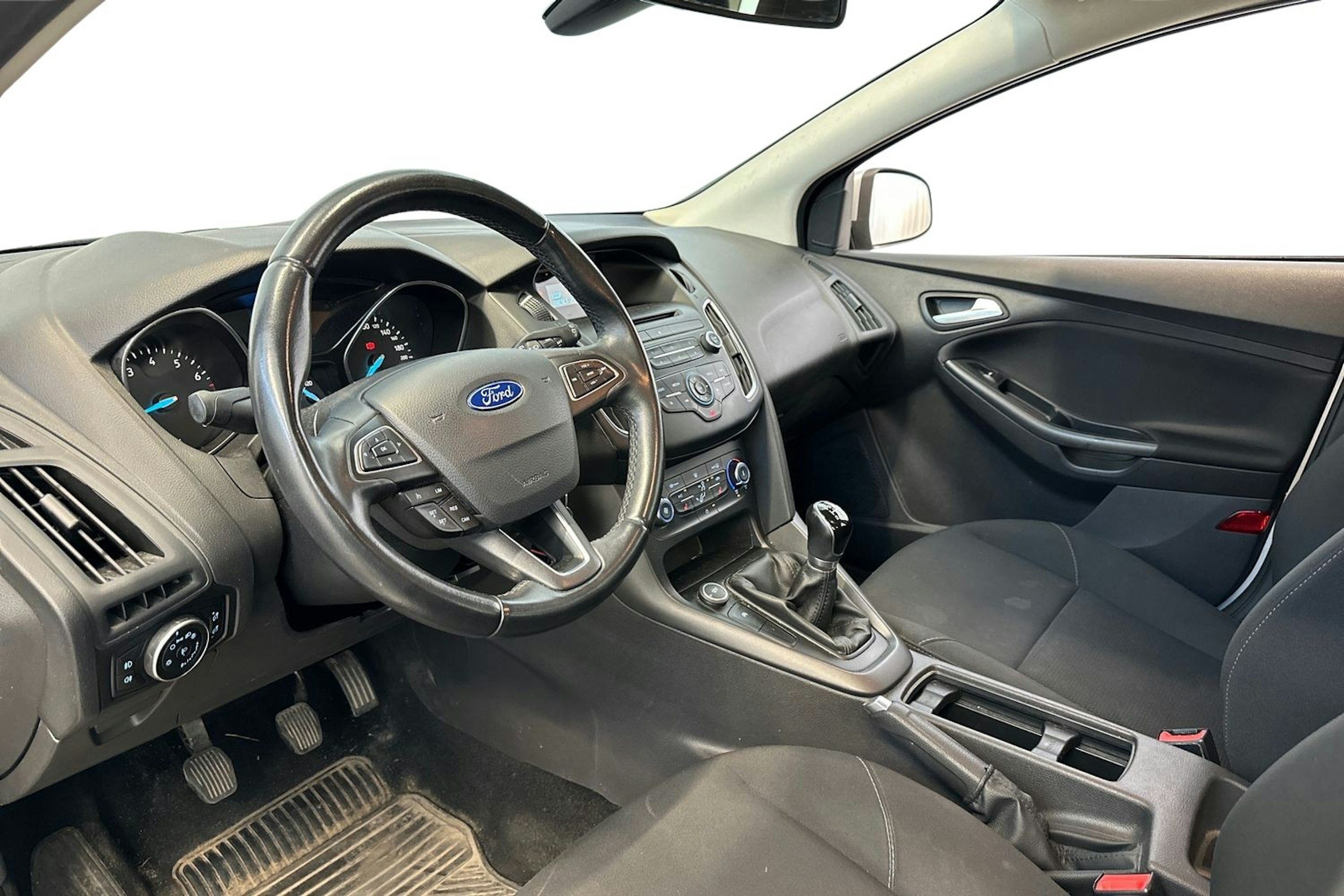 harmaa Ford Focus 2015 kuva 3.